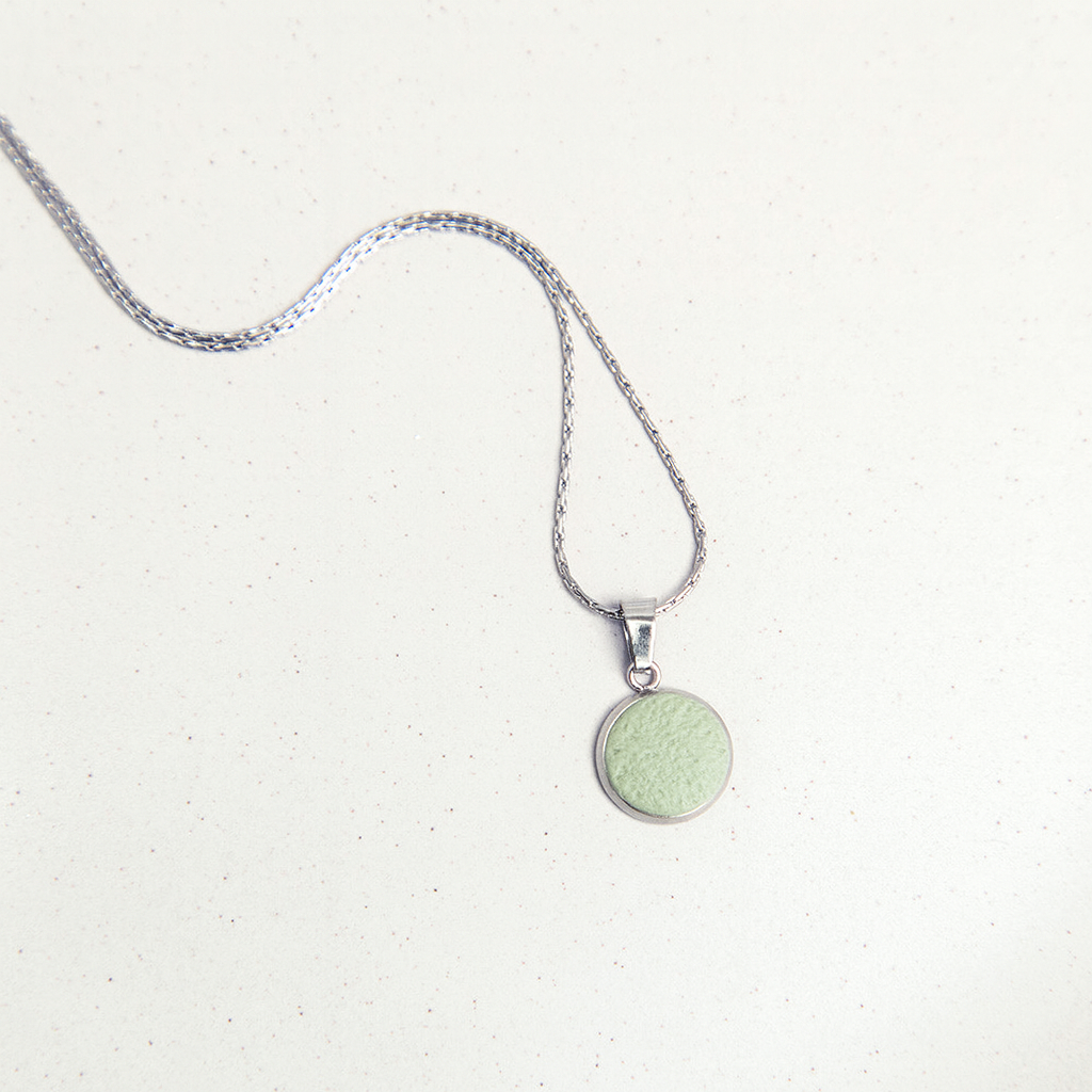 Kette - "Pure Dots" Salbeigrün - silberfarben