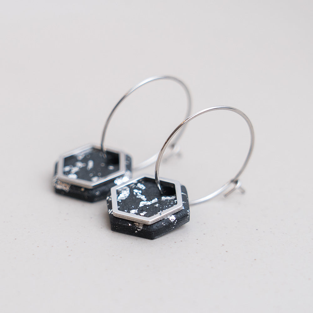 Ohrringe Creolen "Hexa" - Tiefschwarz, silberfarben