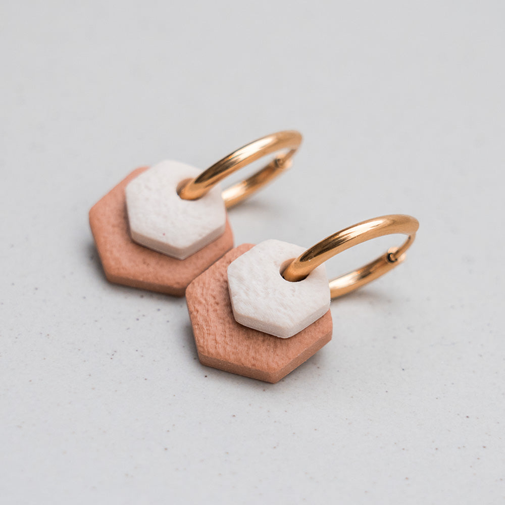 Creolen "Hexa Fine" in Sand & Haselnuss