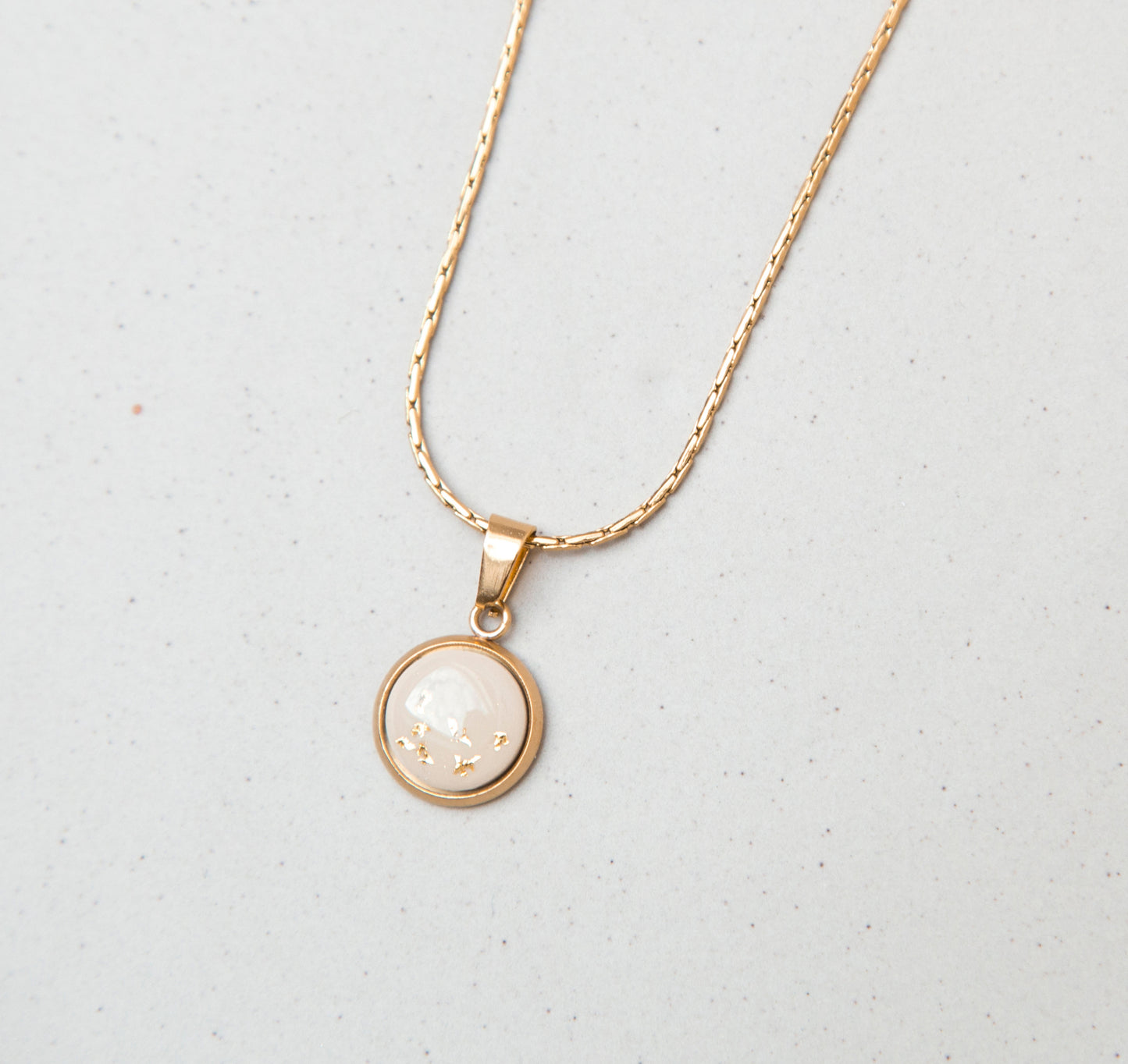 Kette - Anhänger in beige