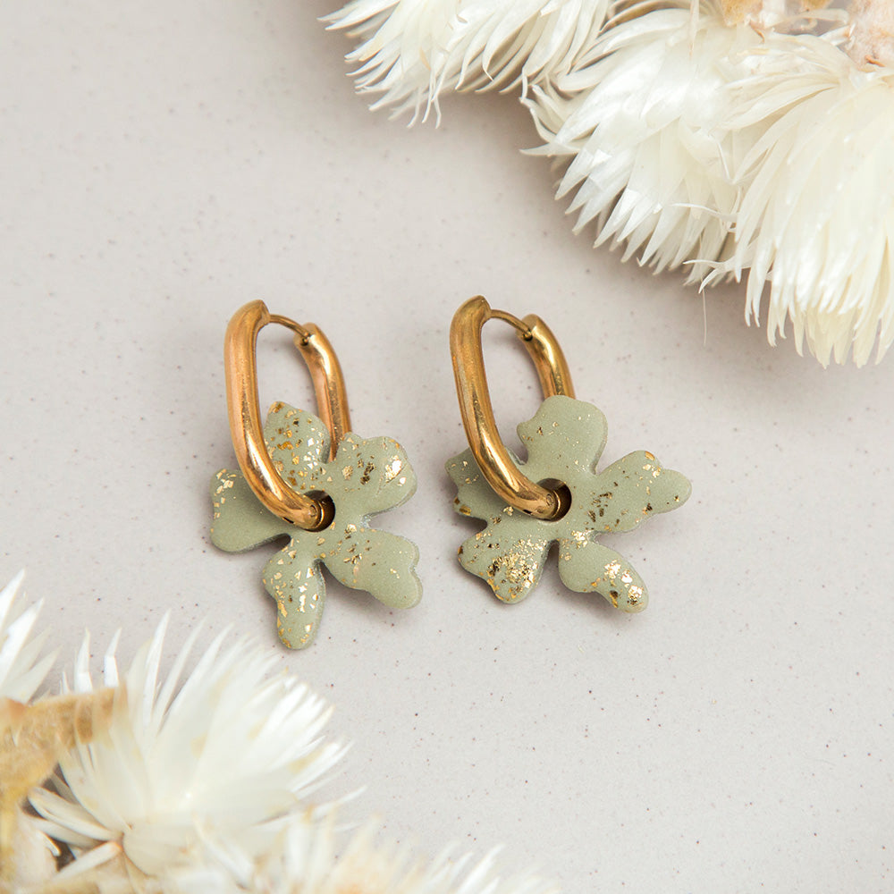 Ohrringe "Chunky Bloom" ✿ Salbeigrün I goldfarbene Akzente