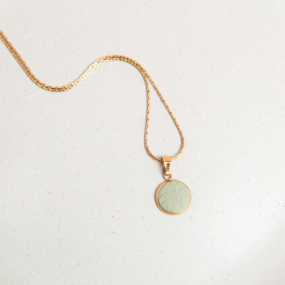 Kette - "Pure Dots" Salbeigrün - goldfarben