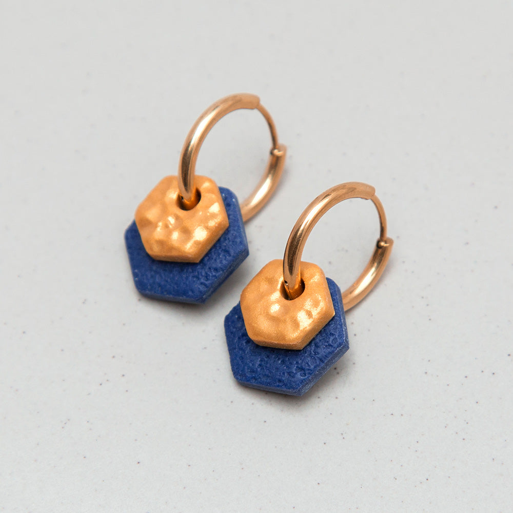 Creolen "Hexa Fine" in Gold & Mitternachtsblau