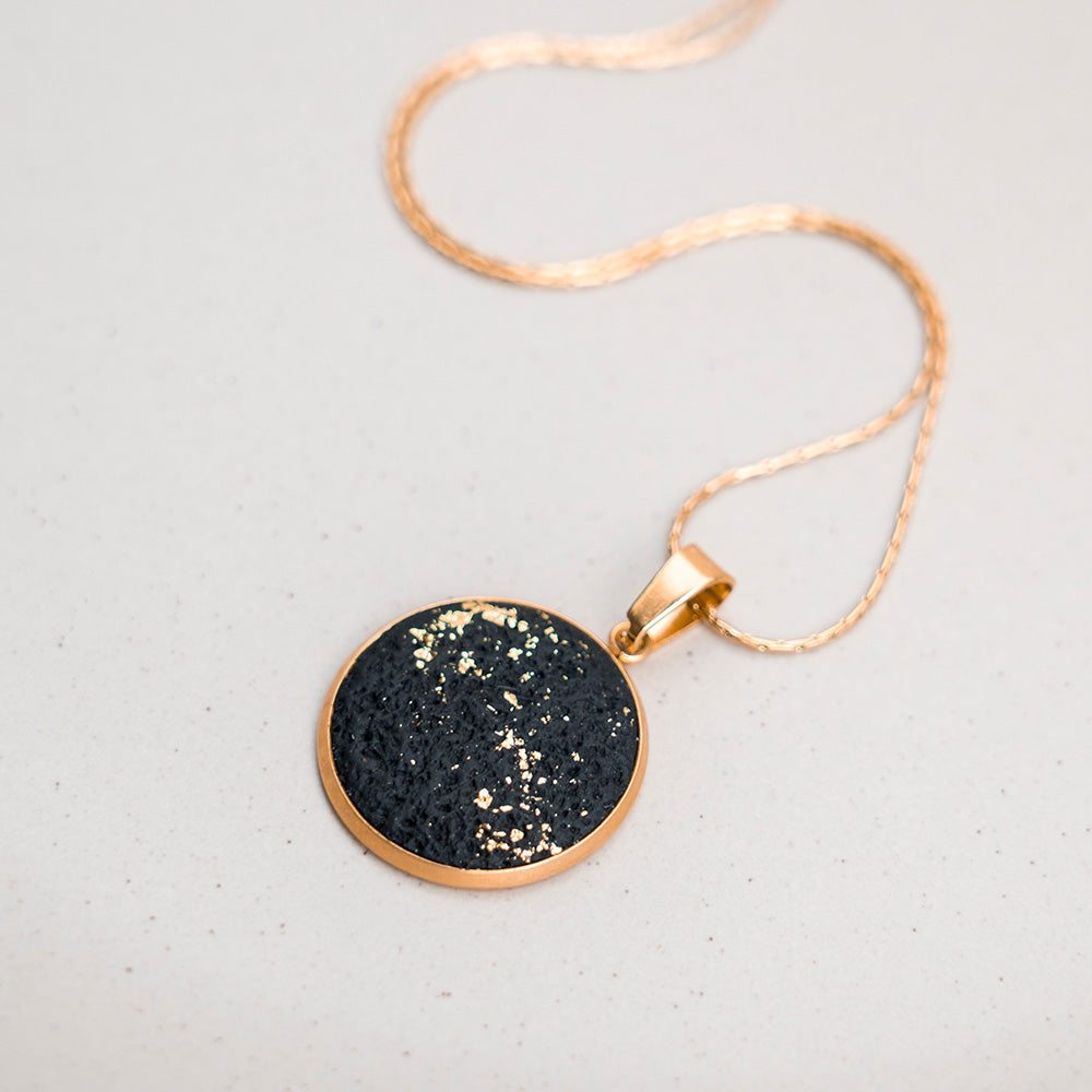 Kette - "Tiefschwarz" - goldfarben, Struktur, Veredelung durch Blattmetall - 20 mm