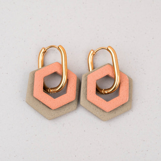 Creolen "Hexa Bold" in Salbeigrün & Sand - Hexagon