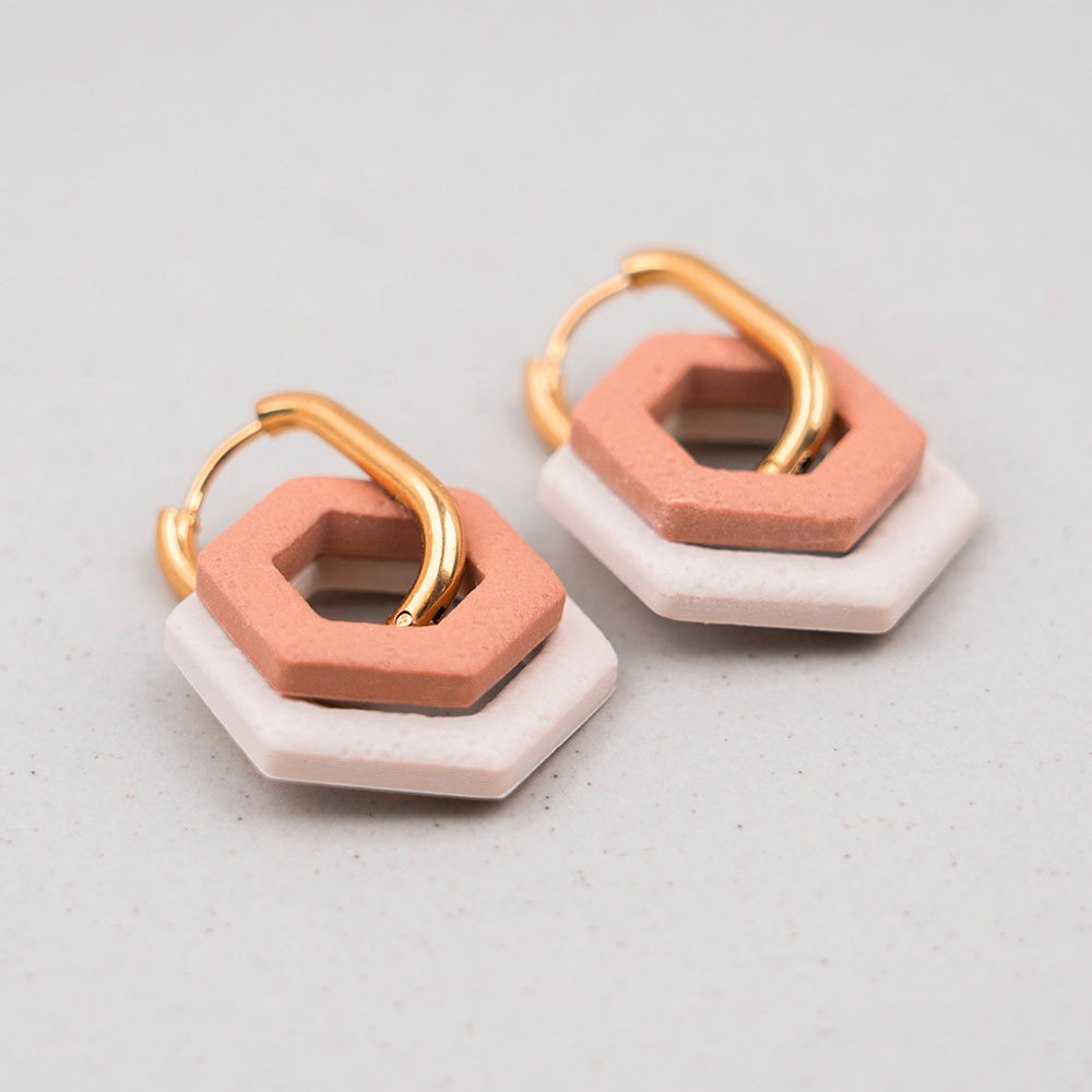 Creolen "Hexa Bold" in Haselnuss & Sand - Hexagon