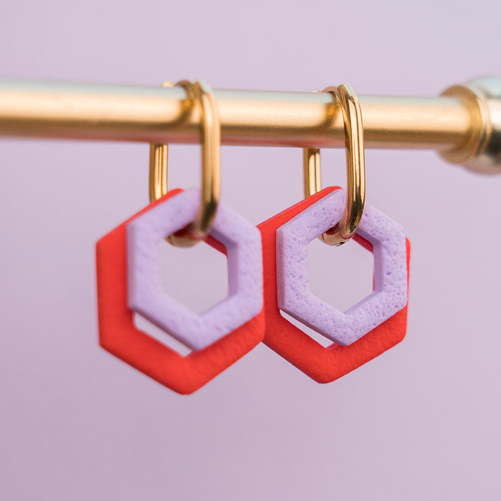 Creolen "Hexa Bold" in Flieder & Klatschmohnrot - Hexagon