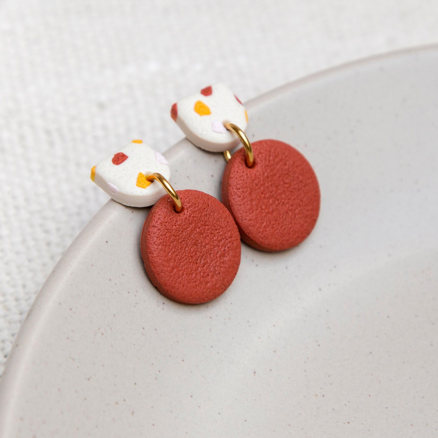 Ohrringe Stecker Terrazzo bunt rotbraun rund