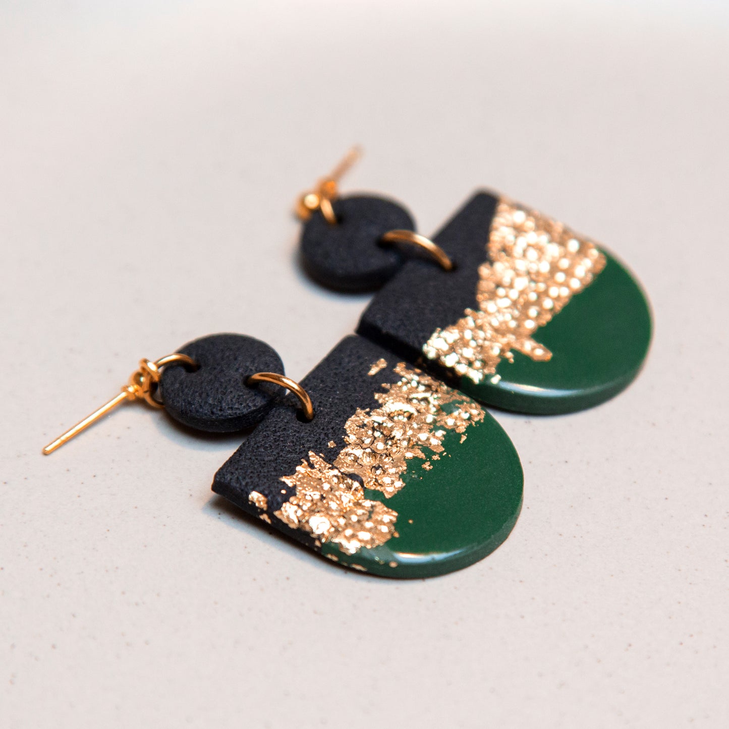 Ohrringe "Goldener Schnitt III" Hammerschlag-Effekt, grün