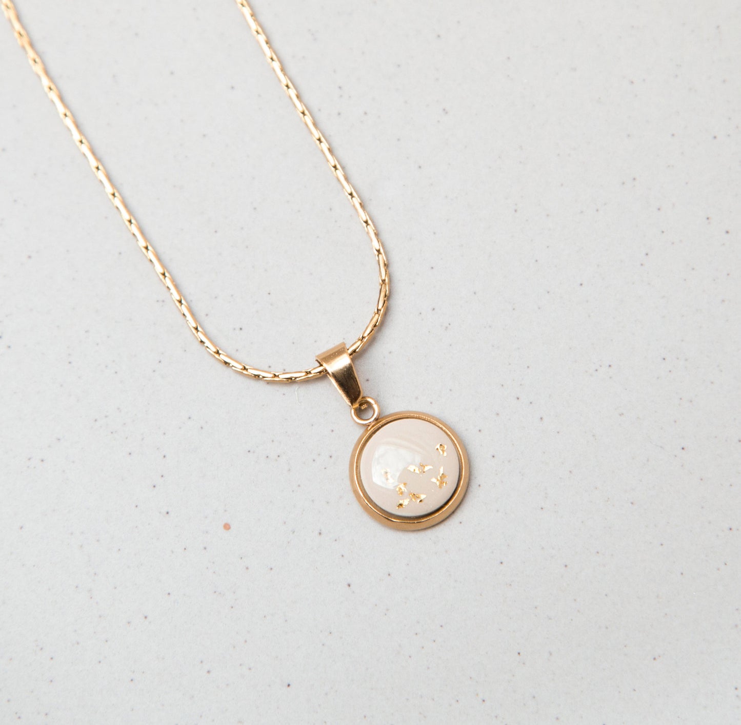 Kette - Anhänger in beige