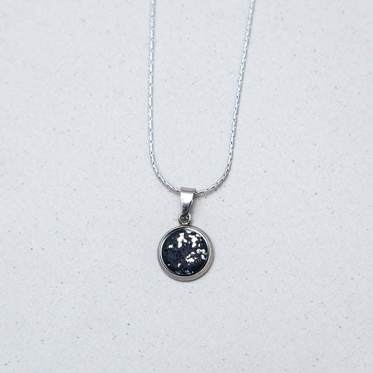 Kette - Anhänger in schwarz & silberfarbenen Flakes - mini
