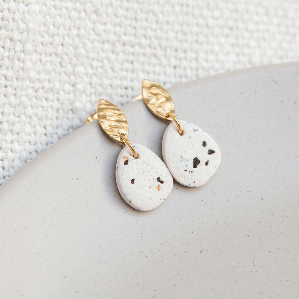 Ohrringe "Beige Brew" mit echtem Kaffee