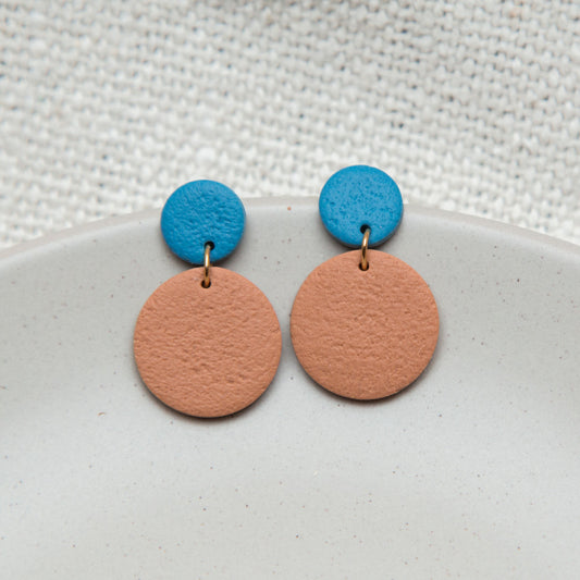 Ohrringe "Pure Dots" Kornblumenblau & Kork