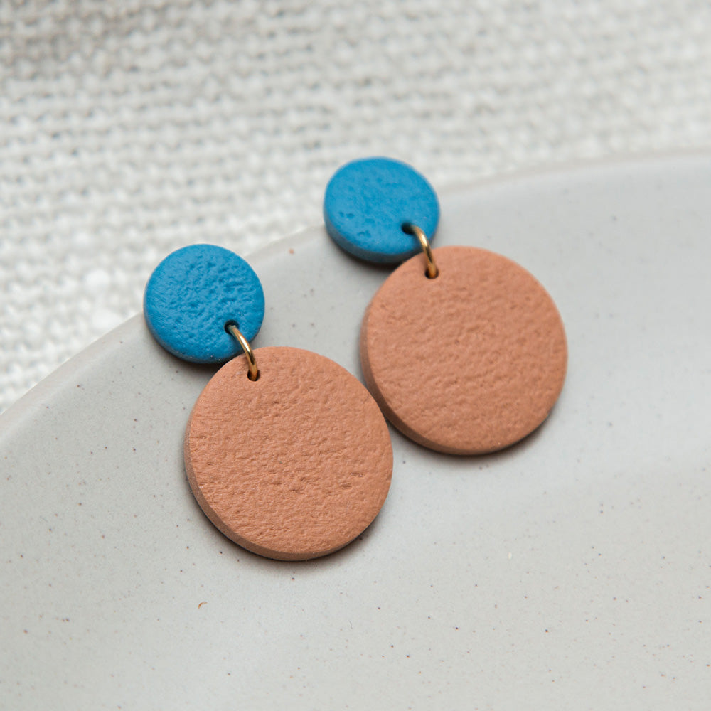 Ohrringe "Pure Dots" Kornblumenblau & Kork