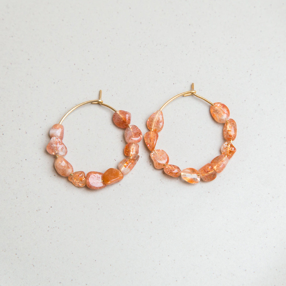 Ohrringe Creolen mit rötlichen Natursteinen