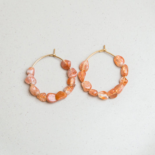 Ohrringe Creolen mit rötlichen Natursteinen