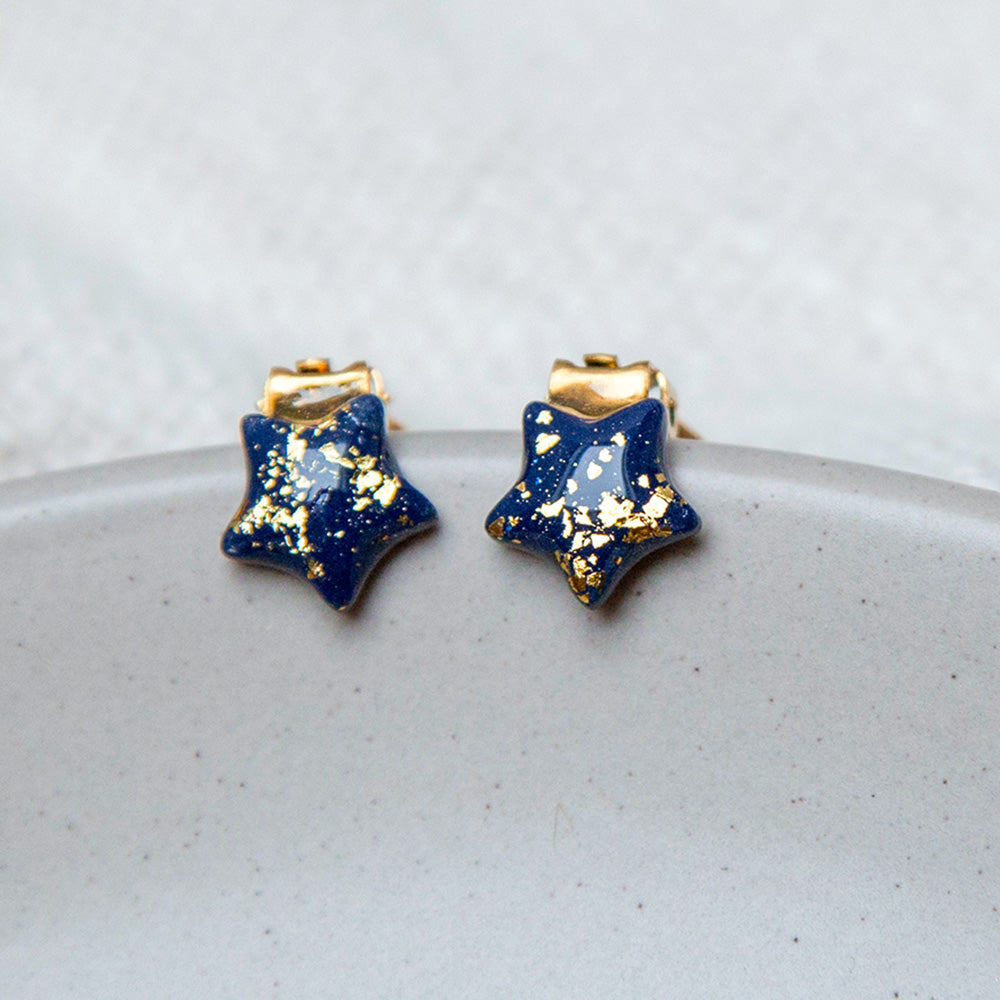 Ohrringclips "Sterne" dunkelblau mit goldfarbenen Flakes - Ohrringe ohne Löcher