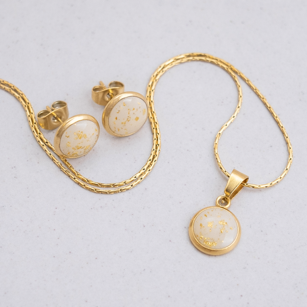 Set aus Kette & Ohrringsteckern - Sand mit goldfarbenen Flakes
