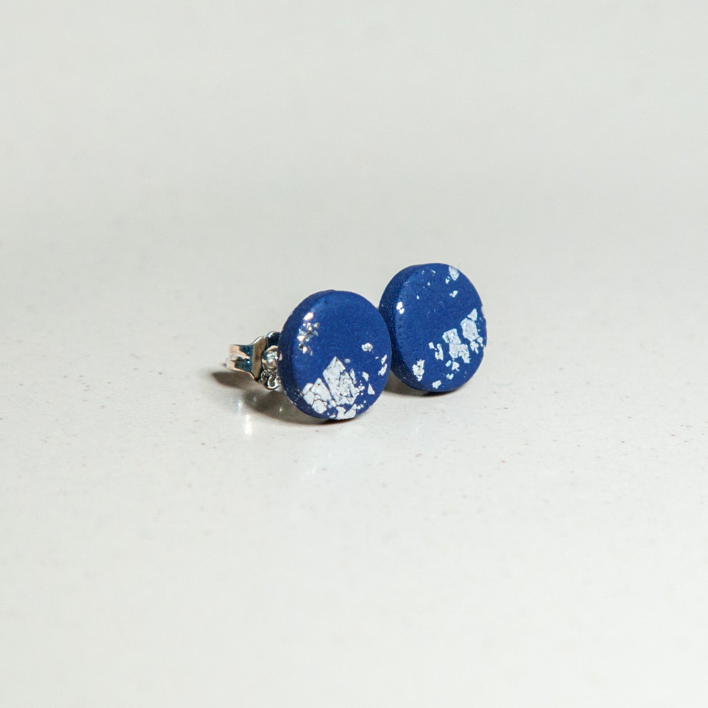 Ohrringe Stecker "Mitternachtszauber" blau silberfarben, Struktur